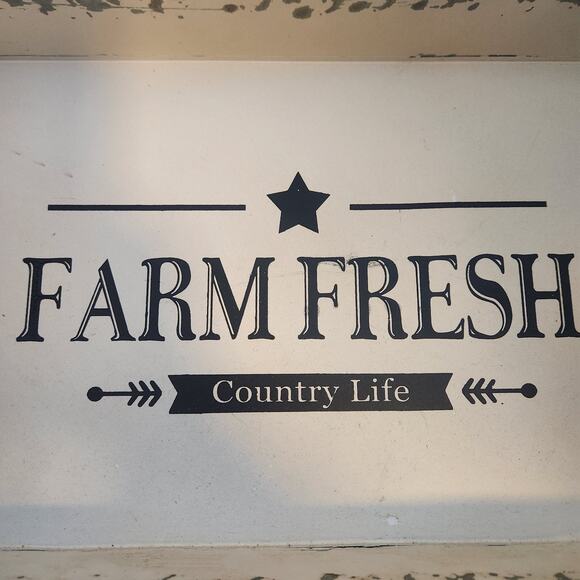 Cottage/farm distressed metal tray with wood handles - Picture 2 of 4